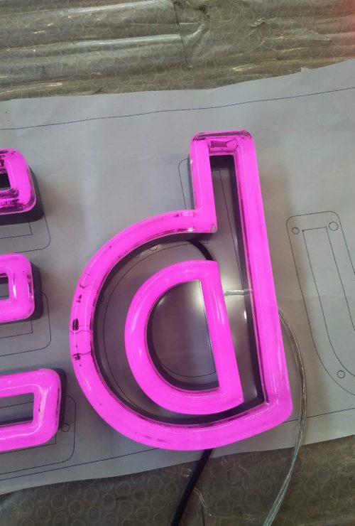 litery podświetlane 3d